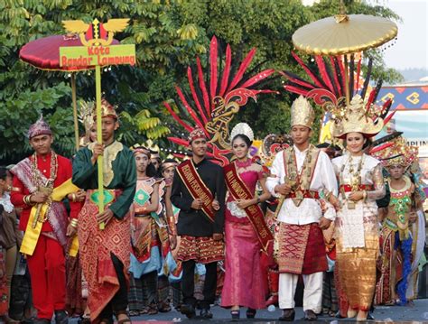 12 Kota Dan Kabupaten Di Lampung Meriahkan Parade Budaya Lampung