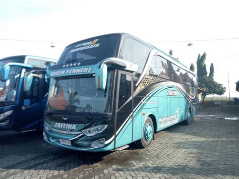 Untuk sewa per hari bus besar rp 3,5 juta, untuk medium rp 2,5 juta, star dari bandung juga. Bus Pariwisata SHD - Jakartarentbus