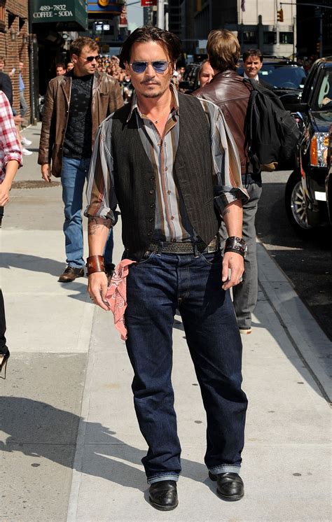 Johnny Depp Chique Dressing In An Effortless Way We Love How He Combines All His Accessories