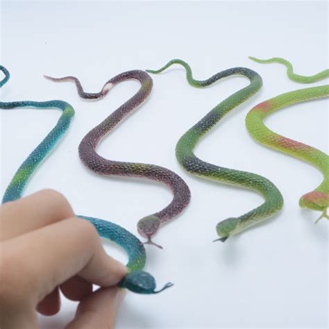 1pcs New Novelty Rubber Small Snakes Trick Toys Whimsy Simulation Fake