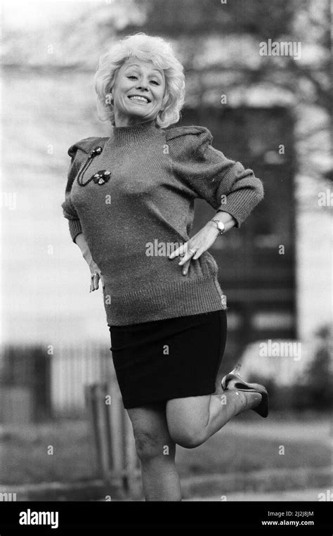 Actress Barbara Windsor 8th December 1987 Stock Photo Alamy