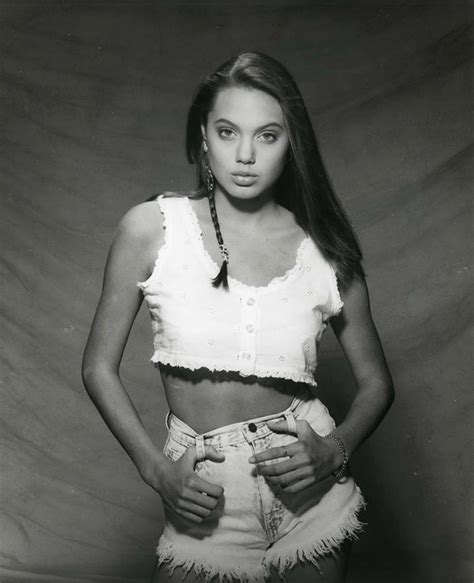 Veja As Incríveis Fotos De Angelina Jolie Aos 15 Anos Claudia