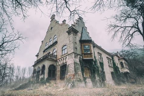 6 Most Terrifying And Haunted Places In Canada