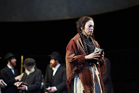 Gender Trap A Young Jewish Woman Flips The Gender Script In Yentl At