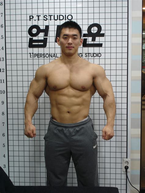 Kim Seong Hwan 김성환 Korean Bodybuilder 筋肉