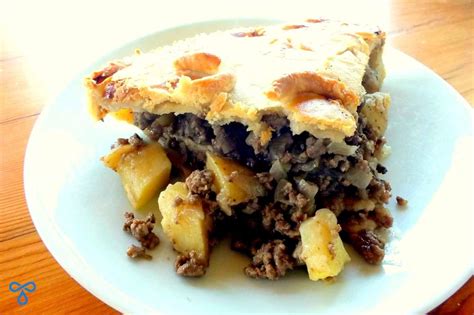 Easy Traditional English Meat And Potato Pie Recipe
