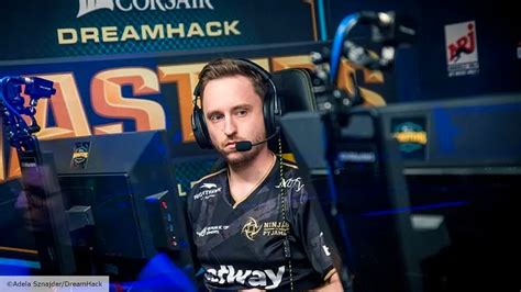 Dignitas benches CS:GO stars GeT_RiGhT and Xizt | The Loadout