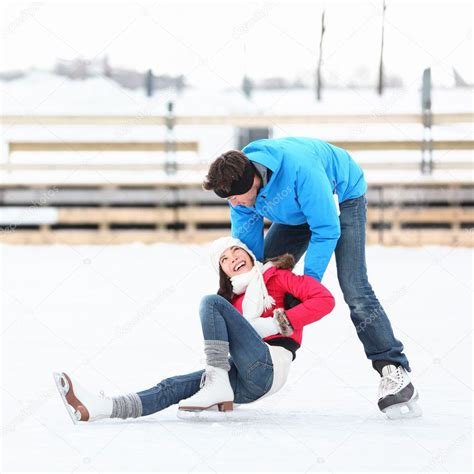 Ice Skating Couple Winter Fun — Stock Photo © Maridav 22919084