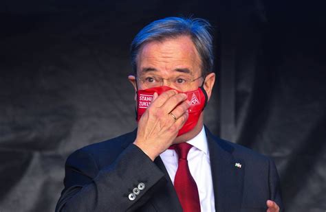 Die anschuldigungen der spd seien laschet verwies auf die notlage zu beginn der pandemie, als kaum masken zur verfügung. Bild zu: Fragen zum Corona-Lockdown: Eine Mutter macht ...