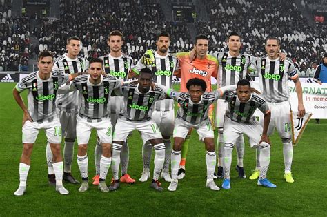 La Juventus a désormais un maillot Palace x adidas ! - Le Site de la