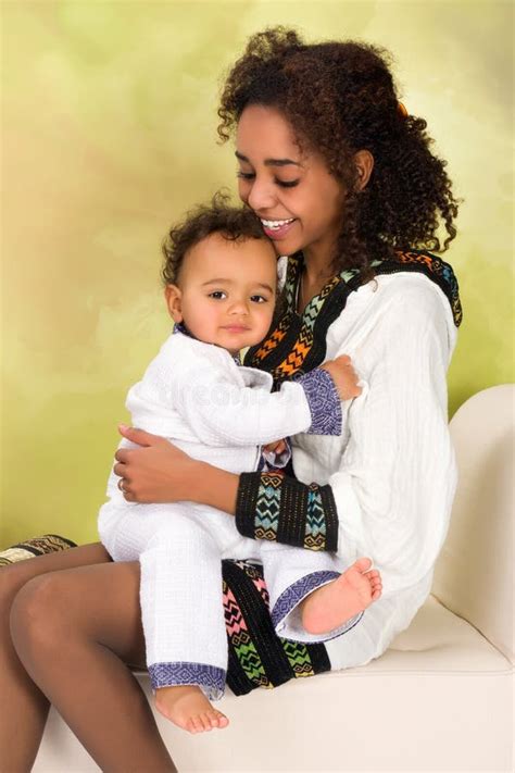 Ethiopian Mother Hugging Baby Stock Image Image Of Dress Hugging
