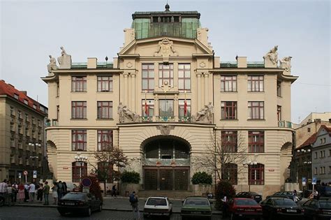 Ministerstvo průmyslu a obchodu a ministerstvo zahraničních věcí se na základních obrysech podpory pro české exportéry v zahraničí dohodly na konci minulého měsíce. Ministerstvo průmyslu a obchodu: Pramenem práva v ČR není ...