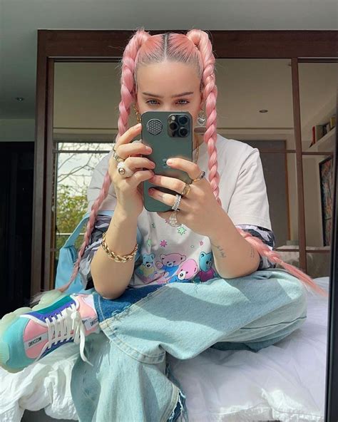 Anne Marie Sur Instagram The More Pink The Better A Few Pics Of Me Holding It Together Feels