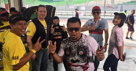 Akan disiarkan di tv9 menerusi slot kelakarama. Filem Pencuri Hati Mr Cinderella 2017