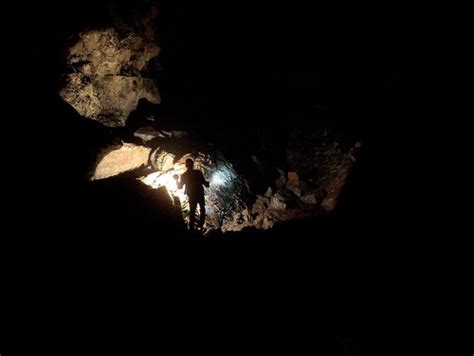 Manjang Cave 16 Enveloped In Total Darkness Except For Th Flickr