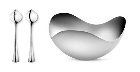 Georg jensen sølvsmie ble startet av georg jensen i 1904 og har siden den tid utviklet mange populære og tradisjonsrike produkter innen interiør, kjøkkenutstyr og servering. Georg Jensen - Norsk Familieøkonomi