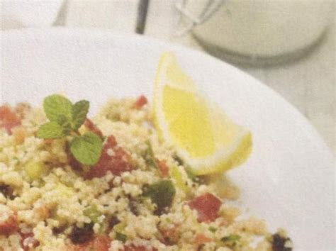 Kreuzkümmel, koriander und curry schmecken in einer türkischen oder nordafrikanischen. Couscous Salat mit Zitonen Joghurt Dressing von ...