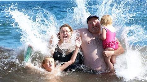 These People Are Doing The Beach Wrong Pics