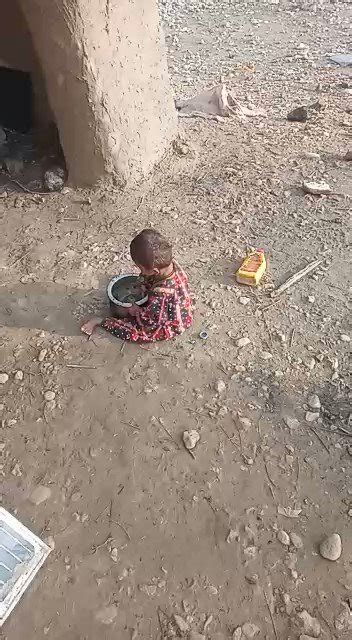 Sanjay Sadhwani On Twitter یہ وڈیو قمبر شہدادکوٹ کے گاؤں وارہ کی ہے ۔ جہاں معصوم خالی ڈیگچی