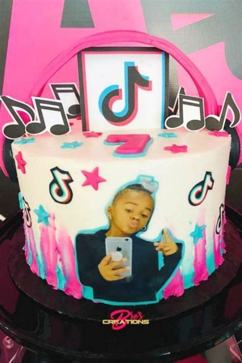 Show Stopping Tiktok Cakes Cool Musical Tiktok Cake In 2021 Special