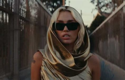 Novo Single De Miley Cyrus Tem Versos Empoderados Com Indiretas Ao Ex