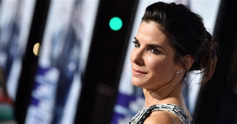 sandra bullock donates 1 million to hurricane harvey relief and reminds fans why she s incredible