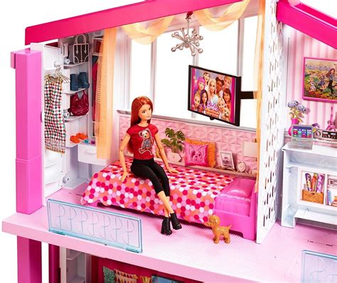 The doll's house, which is richly detailed, encourages children to develop their imagination and create their own dream home. Barbie Dream House Casa Multicolor - $ 879.990 en Mercado ...