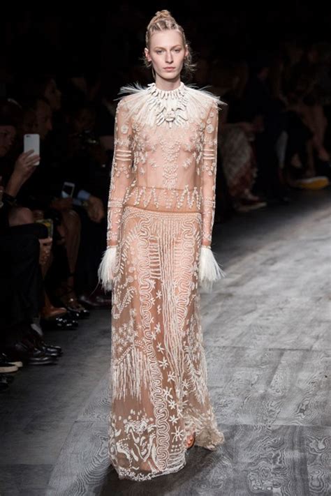 PFW 10 Looks To Know From Valentino S Spring Collection DreaminLace