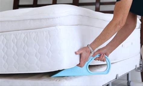 This Mattress Lifting Tool Helps Change Your Bed Sheets While Saving
