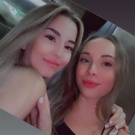 Left Or Right In Which One Would You Cum Inside Scrolller