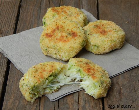 Si tratta di una ricetta molto semplice. Polpette di broccoli e patate al forno |Oggi si cucina