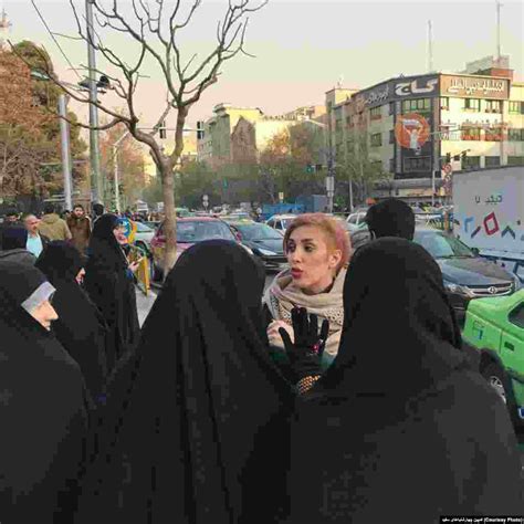 گزارش تصویری ادامه اعتراض نمادین به حجاب اجباری در ایران