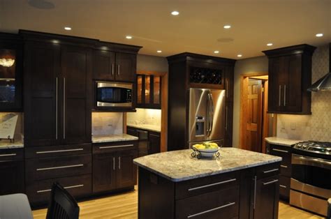 They are easy to grasp and work well in modern and contemporary kitchens. 8 Best Hardware Styles For Shaker Cabinets