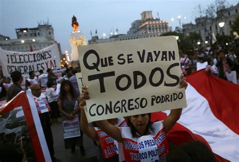 Peruanos Protestan Por La Llegada De Merino A La Presidencia Y La Destitución De Vizcarra