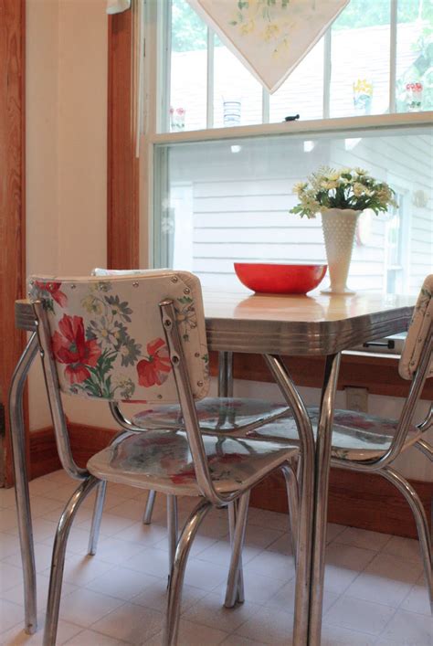 Baker barbara barry chair and table. amy j. delightful blog: Using Vintage Tablecloths Part 2 ...