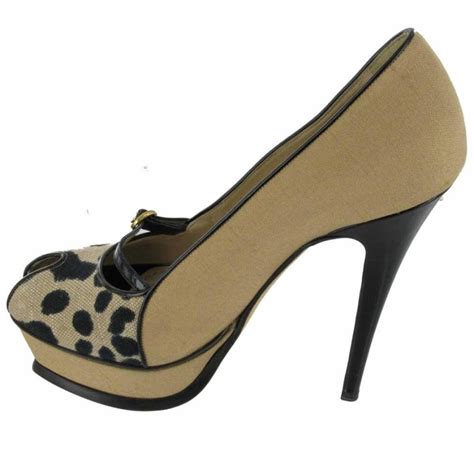 Such ysl yves saint laurent. YVES SAINT LAURENT High Heels in Beige Wild Silk and Black Patent Leather 37.5 For Sale at 1stdibs