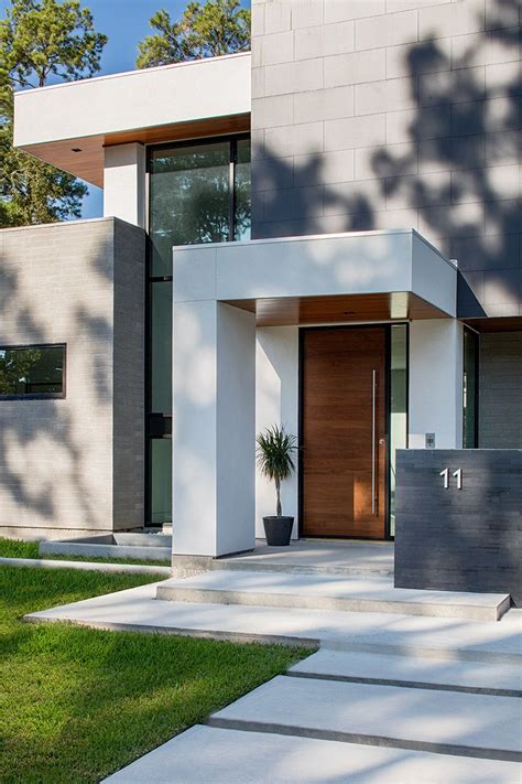 Timeless simplicity inherent in modern house design works great for individual owners as well as for big families. A Modern Smart House | Facade house, Best modern house ...