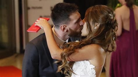 √ lionel messi und seine frau lionel messi heiratet seine freundin antonella roccuzzo born