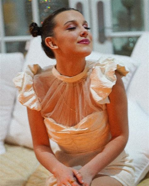 Millie bobby brown 's ex is apologizing for talking about their relationship in a live stream. ¡Encantadora! Millie Bobby Brown deslumbra con su outfits ...