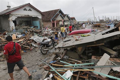 Indonesia Tsunami Harrowing Pictures Show Shattered Towns Where Riset