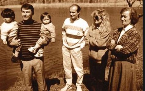 Kızı aslı hanım ve oğlu ataç baykal'ın siyasetten uzak hayat yaşamaları nedeniyle baykal'ın torunu mehmet erkılıç'ı, ilerde siyasette görmek istediği iddia ediliyor. Deniz Baykal'ın eşi Olcay Baykal ve çocukları