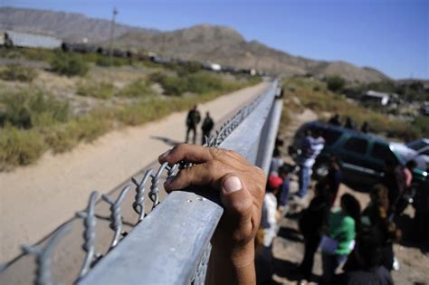Niña Migrante Cae De Valla Al Querer Cruzar La Frontera En Arizona
