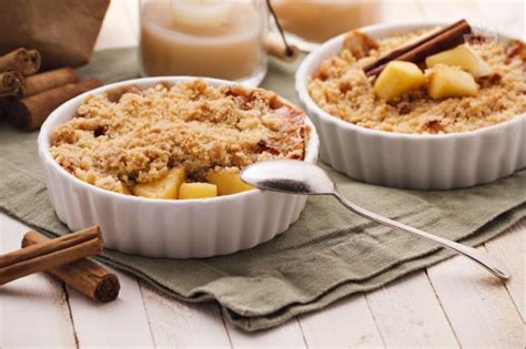 Quale ricettina migliore e più adatta del crumble di mele faceva al mio caso? Ricetta Crumble di mele - La Ricetta di GialloZafferano