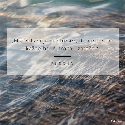 Mnohdy se tam odehrávají zajímavější scény než před diváky. Obrázky s citáty o manželství | Citáty slavných osobností