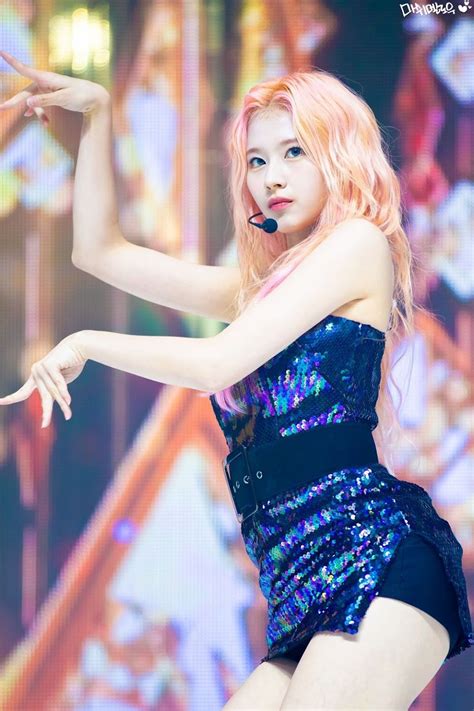 Times TWICE S Sana Proved That She S The Queen Of Sexy Shoulders Koreaboo