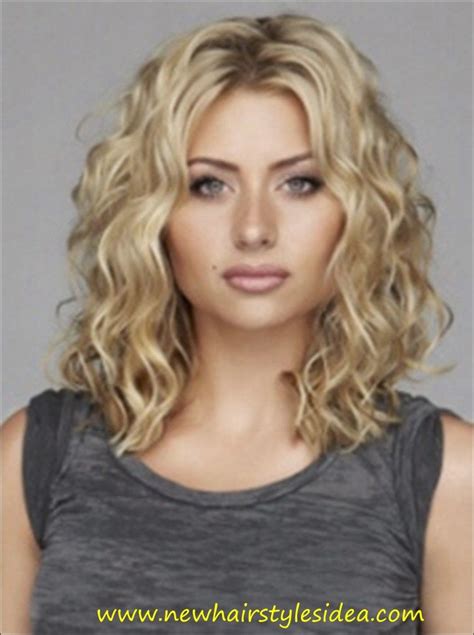 6 Beautiful Work Shoulder Length Soft Curly Hairstyles