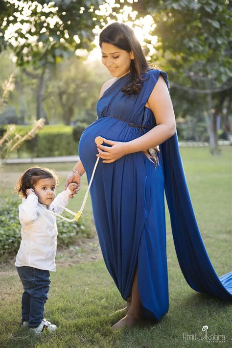 8 super cute maternity photoshoot poses to capture this lovely phase