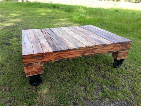 20 Wooden Pallet Coffee Table