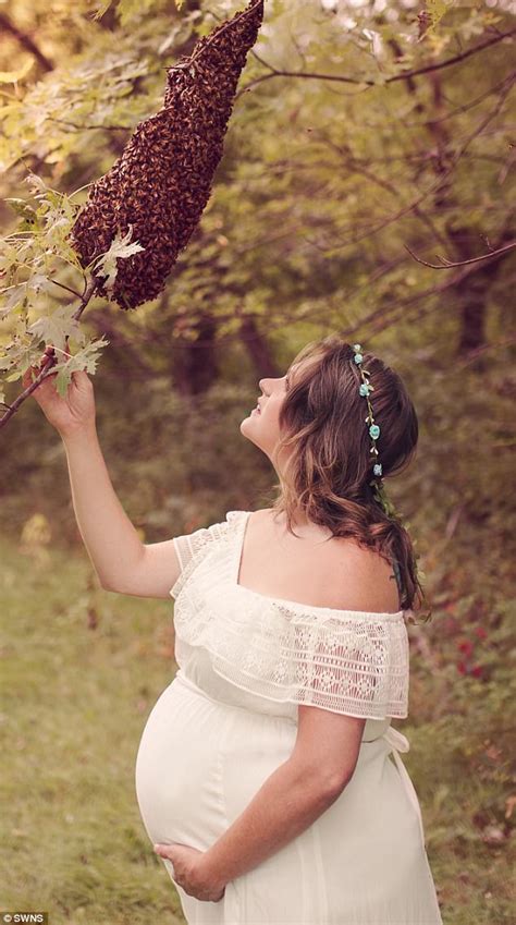 Pregnant Ohio Mom Poses For Shoot With 20000 Bees Daily Mail Online