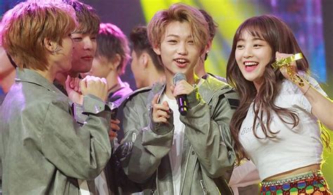 Stray Kids Congratulates Twice For Winning First At Show Champion